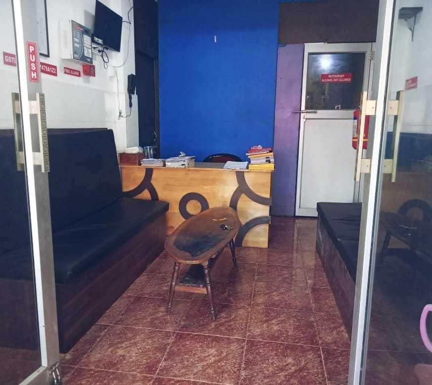 Oyo 81600B Pearl Marine Hotel 布莱尔港 外观 照片